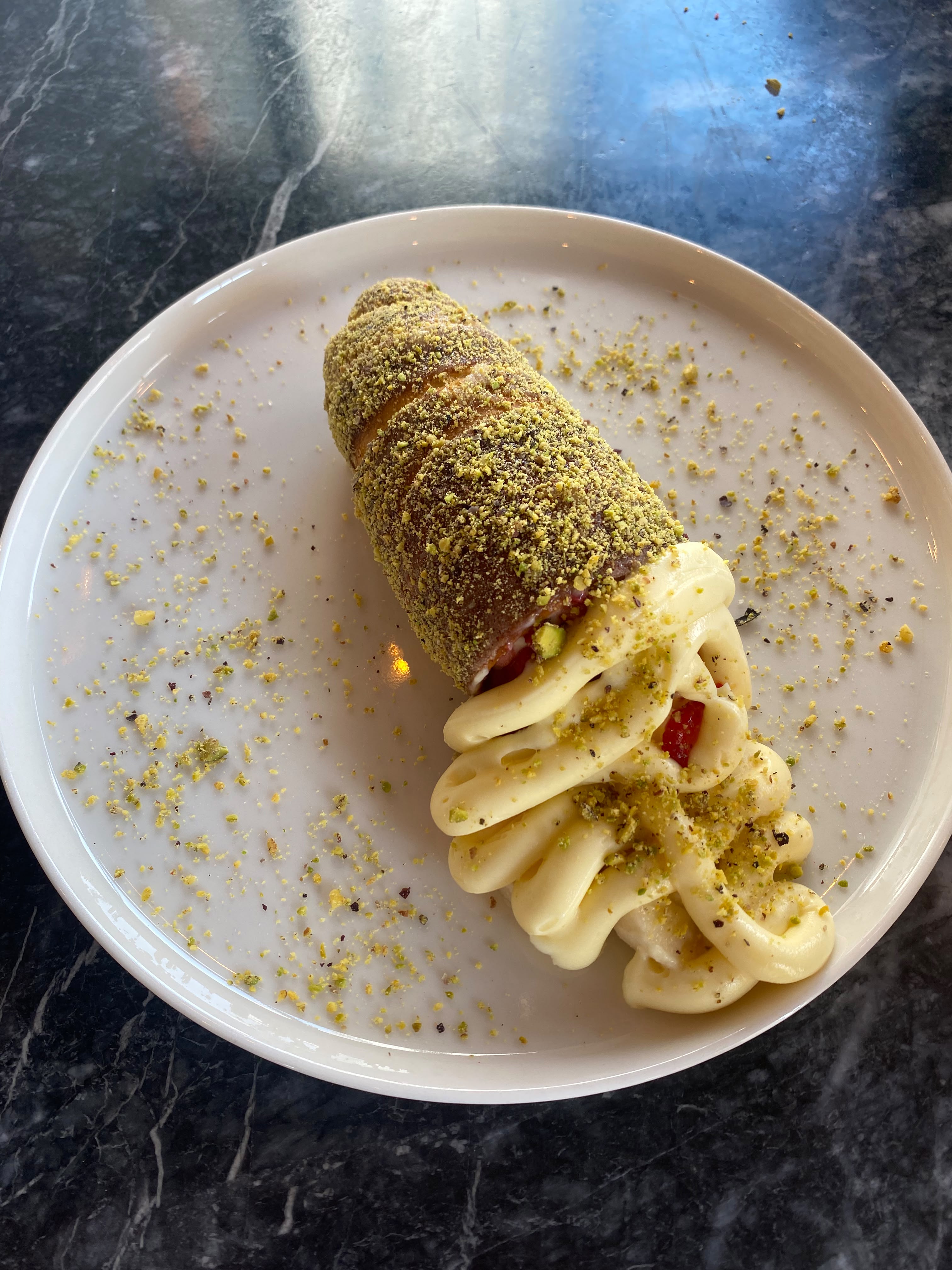 PASTACI KREMALI ANTEP FISTIĞI KAPLAMALI (Krema ,Muz,Çilek)